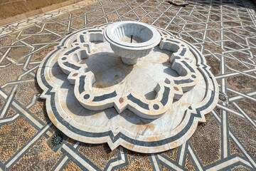 Marble fountain on the floor at the Mausoleum of Mohammed V in Rabat - obrazy, fototapety, plakaty