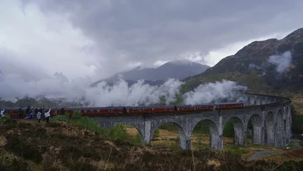 Papier Peint photo autocollant Viaduc de Glenfinnan Jacobite (steam train) crossing on the Glenfinnan Viaduct in  Scotland