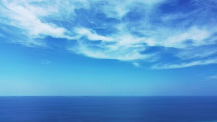 Obraz premium Endless Indian Ocean and the blue, cloudy sky