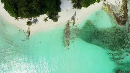 Tafelkleed Top view of a beach in Maldives © Wirestock