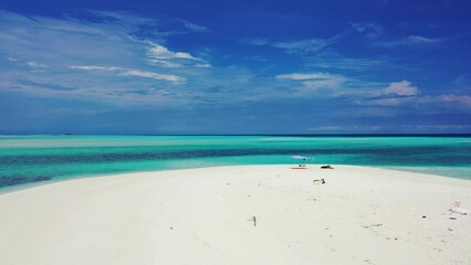 Fototapeta na wymiar Scenic view of a sandy beach with turquoise water in the Maldives