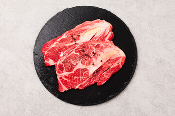 Fatty, tender meat attached to the backbone of cows or pigs.