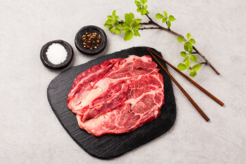 Fatty, tender meat attached to the backbone of cows or pigs.