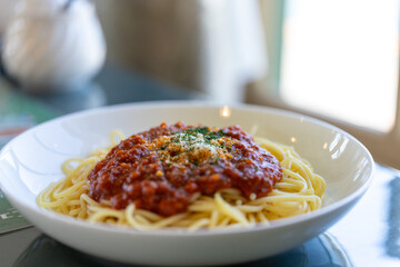 spaghetti with tomato sauce