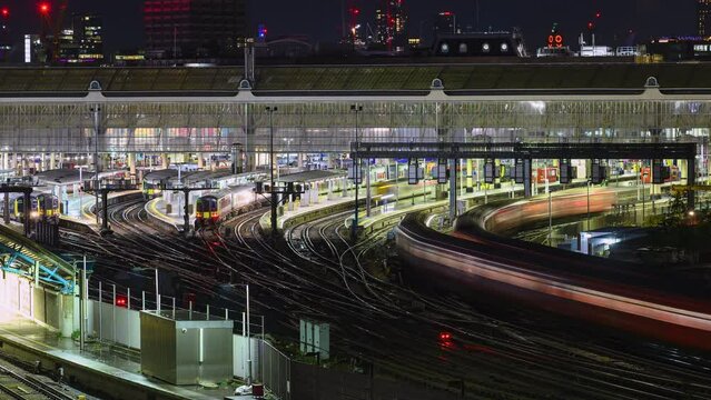 Trains traffic at London Waterloo station in time-lapse at night