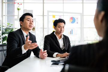 Professional Asian business adviser meeting to analyze and discuss the strategy of financial support of a tech company. Partnership start-up consultant, Indoor business client consultation concept. - 785327347