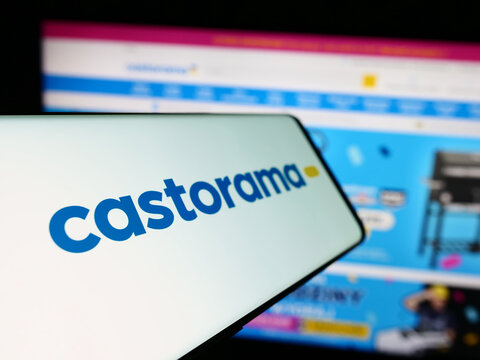 Stuttgart, Germany - 04-08-2024: Cellphone with logo of home improvement store chain company Castorama in front of business website. Focus on left of phone display.