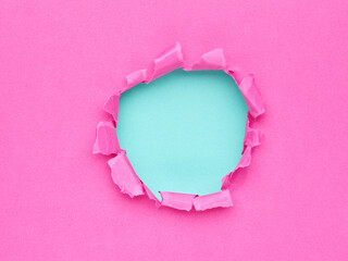 Ripped pink paper with hole in the center - 785411912