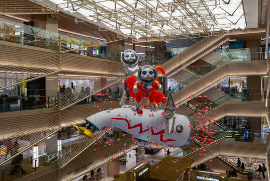 Kenji Yanobe installation at Ginza 6