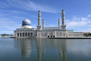 Fototapeta na wymiar Kota Kinabalu city mosque Borneo