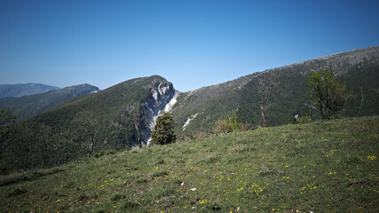 Fototapeta na wymiar Veduta dal sentiero 200 nelle Marche