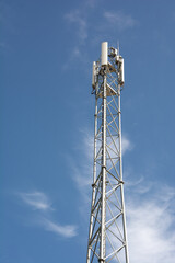 Grandes antennes relais réseaux de différents opérateurs