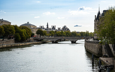 Fototapeta na wymiar View of the Seine river in Paris