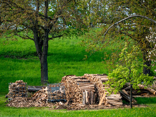 Brennholzlager im Freien © focus finder