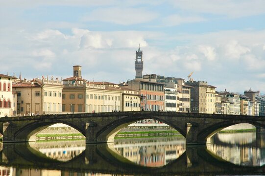 Immagine del centro storico di  Firenze dal fiume Arno 
