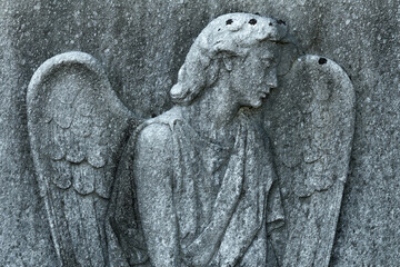 Ange en prière.  Angels at prayer. Cimetière monumental, Milan - Italie
