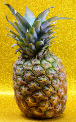 pineapple fruit with highly detailed golden glitter background - 785642135
