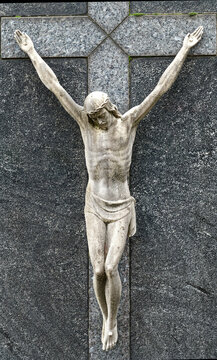 Christ on the cross. Christ en croix. Cimeti&egrave;re monumental, Milan - Italie.