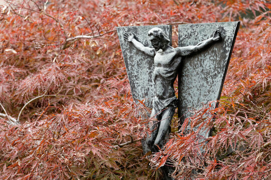 Christ on the cross. Christ en croix. Cimeti&egrave;re monumental, Milan - Italie.