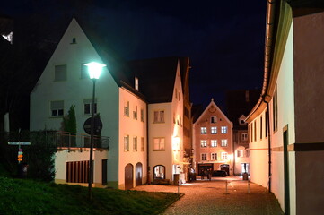 Altstadt in Fuessen, nachts - 785683979