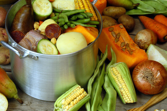 Productos para cocinar un puchero canario