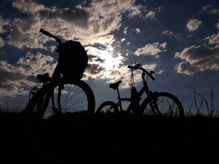 silhouette of a cyclist - obrazy, fototapety, plakaty