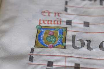 Detail with initial letter from illuminated antiphonary manuscrip - obrazy, fototapety, plakaty