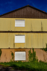 Schäden an der Hauswand durch Feuchtigkeit