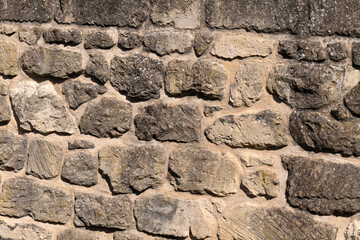 Dettaglio di muro con pietre in rilievo