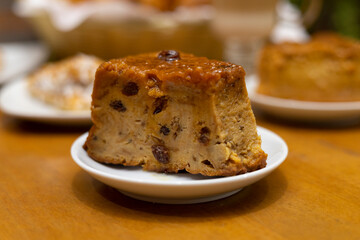 Pudding whit raisins