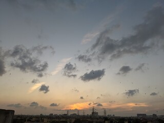 Obraz premium time clouds over the city