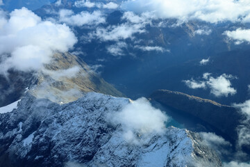 Berge im Süden von Neuseeland aus der Sicht des Flugzeuges