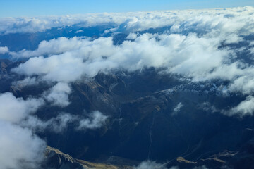 Berge im Süden von Neuseeland aus der Sicht des Flugzeuges