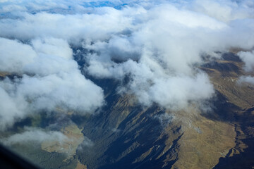 Berge im Süden von Neuseeland aus der Sicht des Flugzeuges