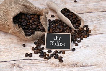 Bio Kaffee: Ein Sack Kaffeebohnen aus biologischem Anbau. 