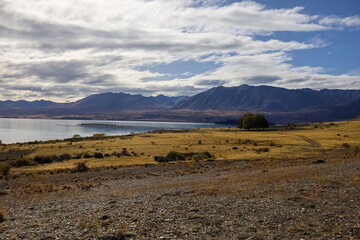 Wunderschöne Landschaft in Neuseeland am Lake Tekapo mit Blick auf die Berge im Hintergrund