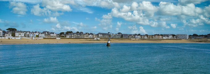 Fototapeta na wymiar Quiberon in Brittany, the Port-Maria beach, with harbor 