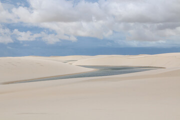 Fototapeta na wymiar sand dunes in the desert-lenóis maranhenses
