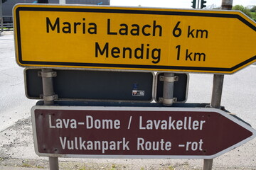 street signs into Mendig