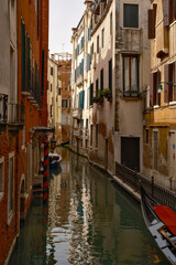 Obraz na płótnie Canvas Camminando ed ammirando la bellissima città di Venezia