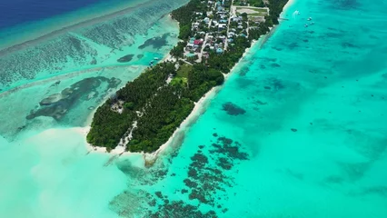 Foto auf gebürstetem Alu-Dibond Grüne Koralle Aerial view of the beautiful turquoise ocean in the Maldives