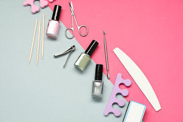 Nail polishes and set of pedicure tools on color background, flat lay - obrazy, fototapety, plakaty