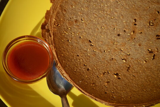  Khakhra is a Traditional Gujarati snack also know as khakra, crispy roti or ragi khakra, khakra are thin crackers made from wheat flour and oil. It is served usually during breakfast