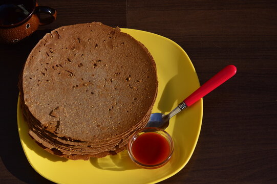  Khakhra is a Traditional Gujarati snack also know as khakra, crispy roti or ragi khakra, khakra are thin crackers made from wheat flour and oil. It is served usually during breakfast