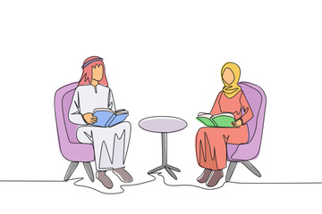 Continuous one line drawing Arab man woman sitting reading on sofa. Reading focus in living room. Fun hobby. Relieve fatigue from daily activities. Book festival. Single line draw vector illustration