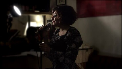 Vintage Vibes: Soulful Serenade in an Intimate Venue