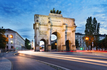 Fototapeta na wymiar Siegestor (Victory Gate) triumphal arch in downtown Munich, Germany