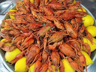 Red boiled crayfish with yellow lemons