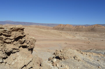 Vista do Deserto de Atacama com céu azul