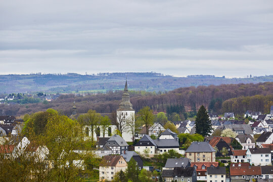 Blick auf Warstein-Belecke, Kreis Soest, NRW, Deutschland